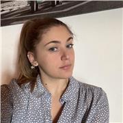 Sono una ragazza che frequenta l’università e offro lezioni sia in presenza che online. Impartisco ripetizioni di matematica, italiano, scienze umane, inglese e altre materie per ragazzi delle elementari medie e scuola superiore